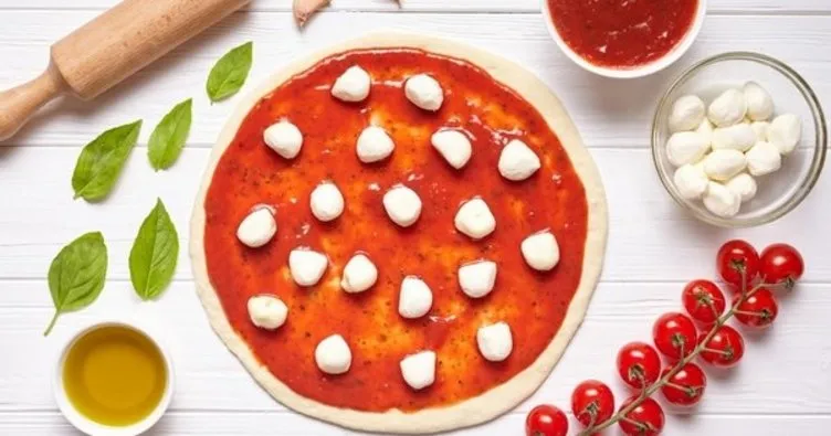 Evde pizza tarifi yapılışı! En kolay ve nefis karışık pizza ve pizza