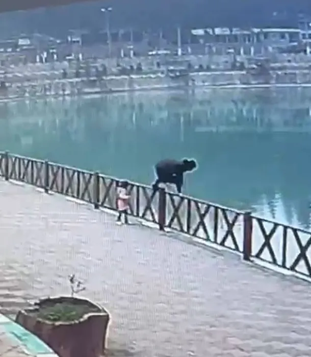 Hatay’da yürekler ağza geldi! Baba göle düşen kızını kurtarmak için canını hiçe saydı: O anlar kamerada!