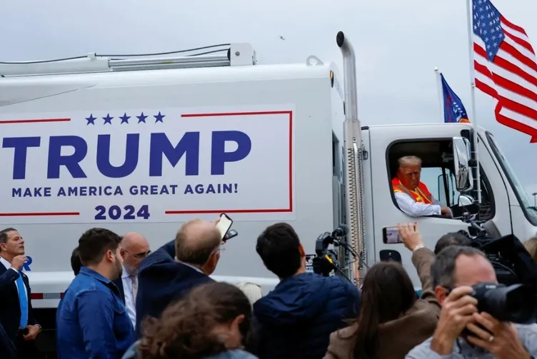 Seçmenine hakareti affetmedi! Trump’tan Biden’a çöp kamyonlu yanıt: Şerefine sürüyorum!
