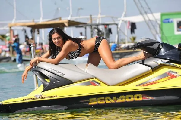 Playboy güzelinin Antalya sefası