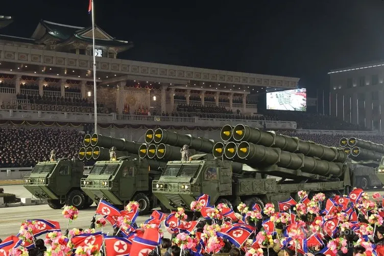 Kuzey Kore liderinden son dakika haberi: ’Nükleer silahlanmaya devam edeceğiz’ dedi, yeni füzelerini tanıttı!