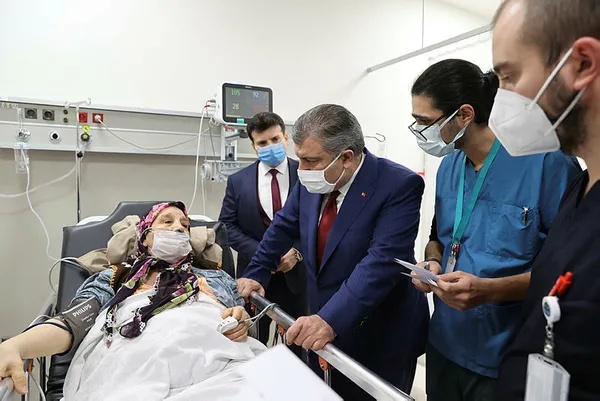 saglik-bakani-fahrettin-koca-uyardi-omicron-alarmi-1641098711953.jpg