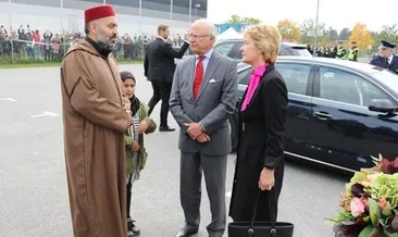 İsveç Kralı yakılan camiyi ziyaret etti