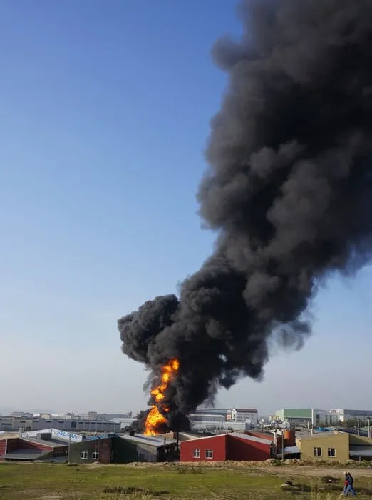 Tuzla’da bir fabrikada yangın çıktı