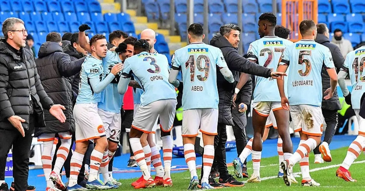 5 gollü maçta Başakşehir, Alanyaspor'u yıktı!
