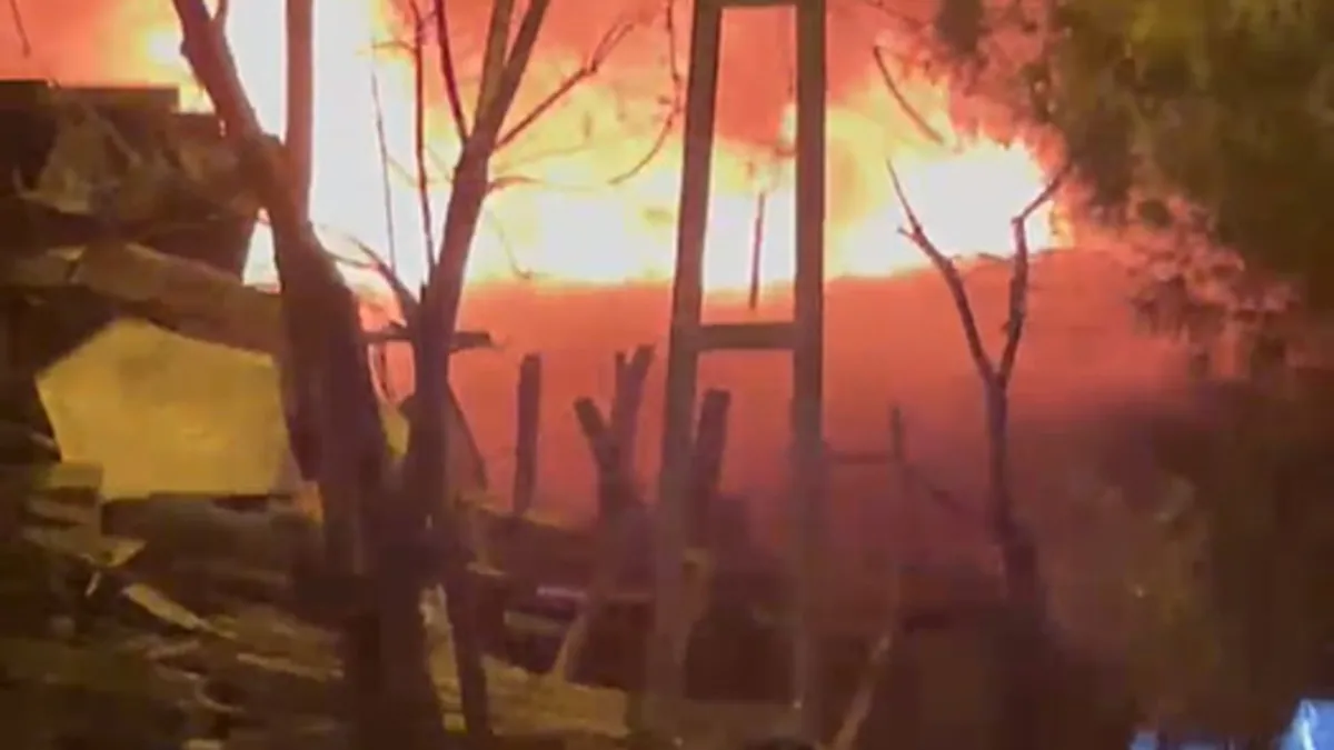 Tuzla’da 2 gecekonduda yangın çıktı! Tuzla’da 2 gecekonduda yangın çıktı!