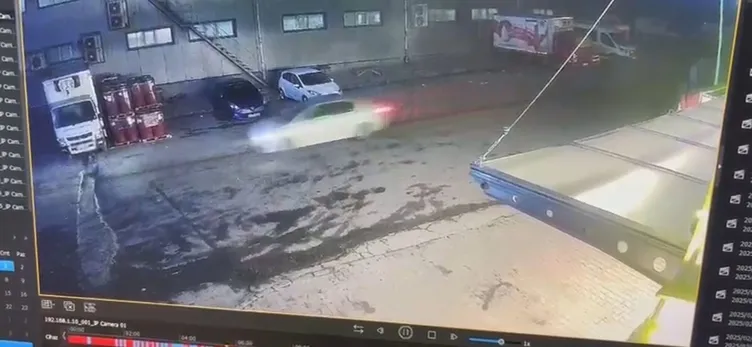 SON DAKİKA... Genç sevgilisi 65 yaşındaki iş adamına kabusu yaşattı: 25 milyonluk haraç istedi evini kurşun yağmuruna tuttu!