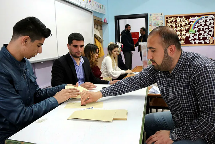 Türkiye sandık başında! 57 milyon seçmen tercihini yapıyor