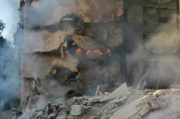 SON DAKİKA | Beyrut’ta art arda patlamalar! Tüm bölge ateş altında: İsrail gözünü oraya dikti