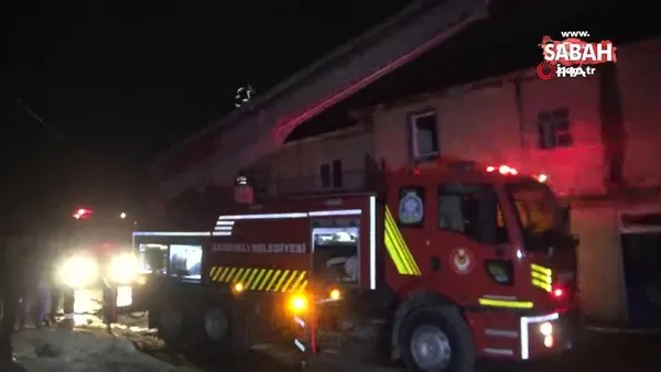 Gece saatlerinde 2 evde çıkan yangın köylülere korku dolu anlar yaşattı | Video