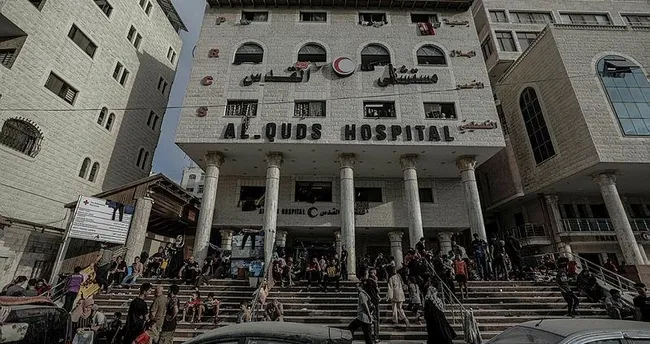 İsrail tankları ve askerleri Kudüs Hastanesi’ni kuşattı İsrail tankları ve askerleri Kudüs Hastanesi’ni kuşattı
