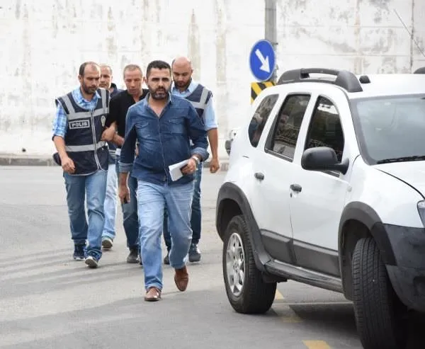 İzmir’deki soyguncu 23 yıllık polis memuru çıktı!