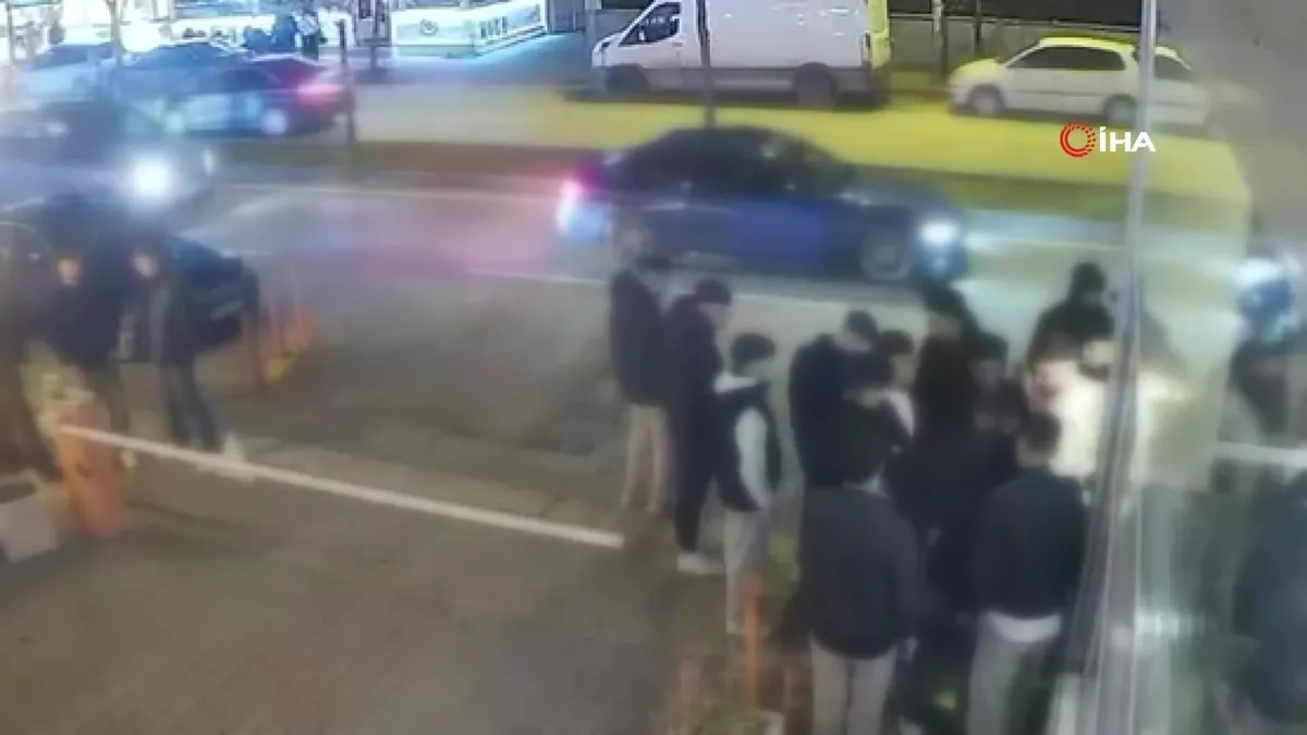 Bursa’da gençlerin kavgası kamerada | Video videosunu izle Bursa’da gençlerin kavgası kamerada | Video videosunu izle