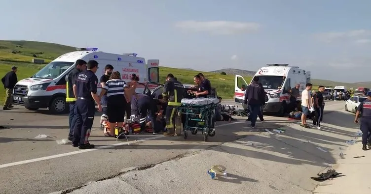 Antalya’da 2 otomobil çarpıştı; karı- koca ve torunları öldü, 4’ü çocuk 9 kişi yaralandı