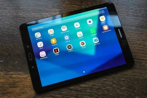 Samsung yeni tabletini tanıttı