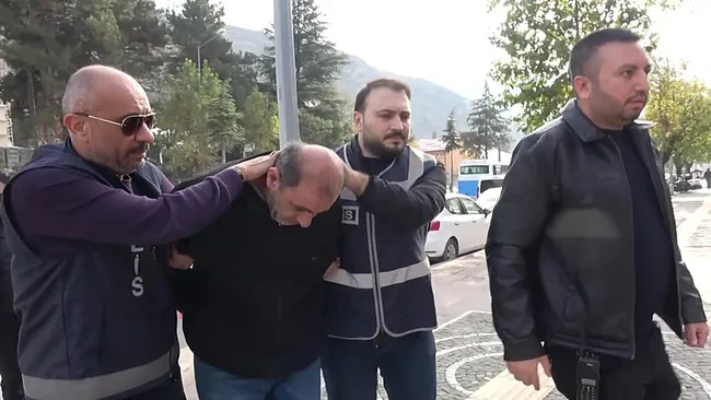 gazdan-zehirlendi-sanildi-cinayet-8-ay-sonra-ortaya-cikti-1763736176119.jpeg