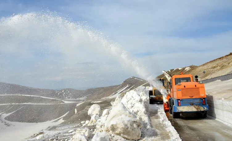 Bitlis’te karla mücadele sürüyor