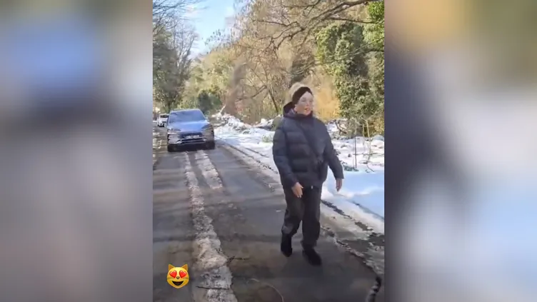 Ajda Pekkan’ın doğa yürüyüşündeki davetsiz misafiri! Süperstar’ı bir an olsun yalnız bırakmadı…