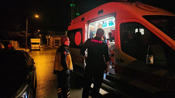 corumda-dehset-tartisma-bicakli-kavgaya-donustu-ayaklarindan-yaralayip-1779777293720.jpeg