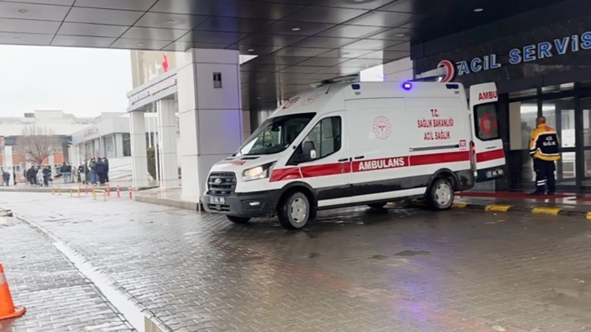 Elazığ’da inşaatta iskele çöktü: 4 işçi yaralandı Elazığ’da inşaatta iskele çöktü: 4 işçi yaralandı