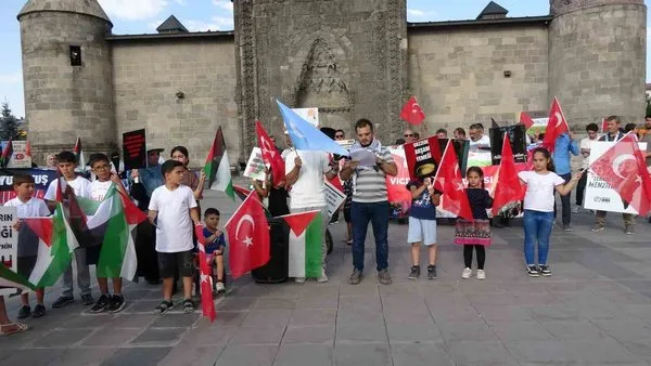 saglik-calisanlari-90-haftadir-gazze-icin-yuruyor-1754209965587.jpg
