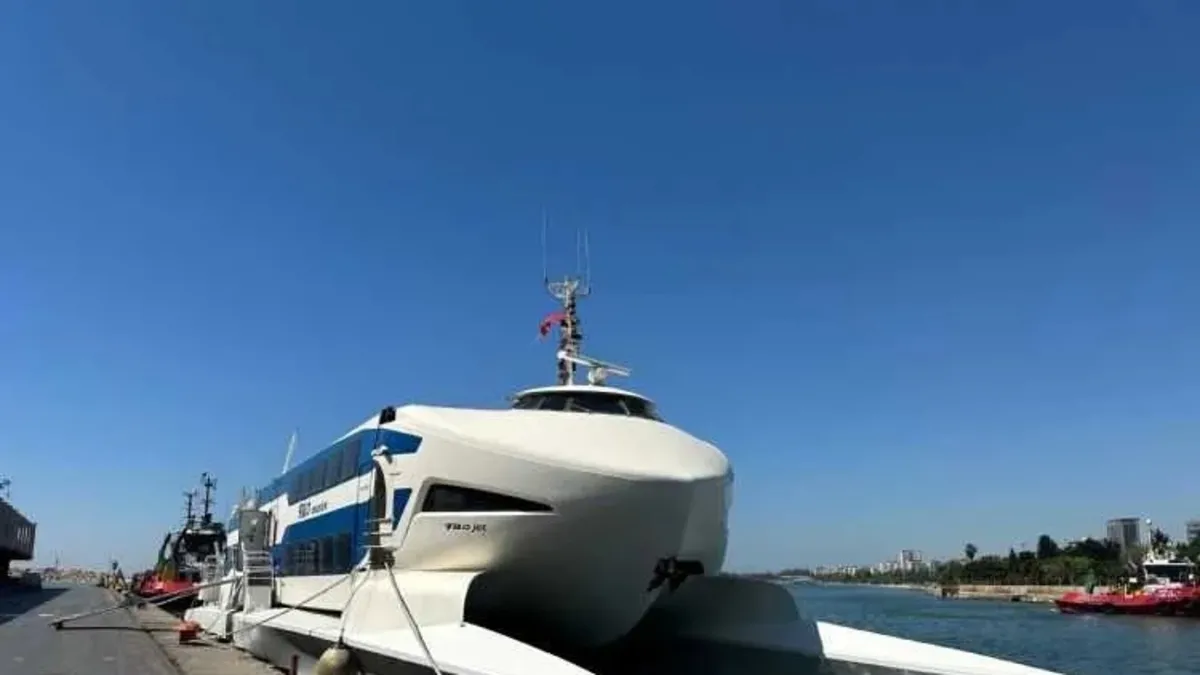 SON DAKİKA | Girne'deki gemi kazasında kaybolanları arama çalışmaları devam ediyor: TCG IŞIN sahada! 20 yolcu için dalış yapılacak... haber görseli