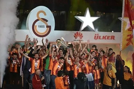 Galatasaray'da 15 futbolcu gidecek