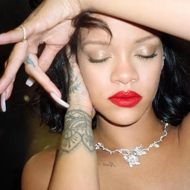 Rihanna milyar dolarlık servetiyle milyarderler kulübüne girdi yeni bir rekora imza attı! İşte Rihanna ve akıllara zarar serveti...