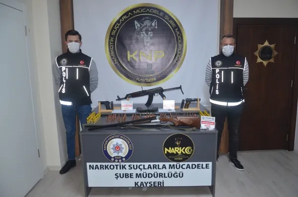narkotik-operasyonunda-kalasnikof-ele-gecirildi-1669381754134.jpg
