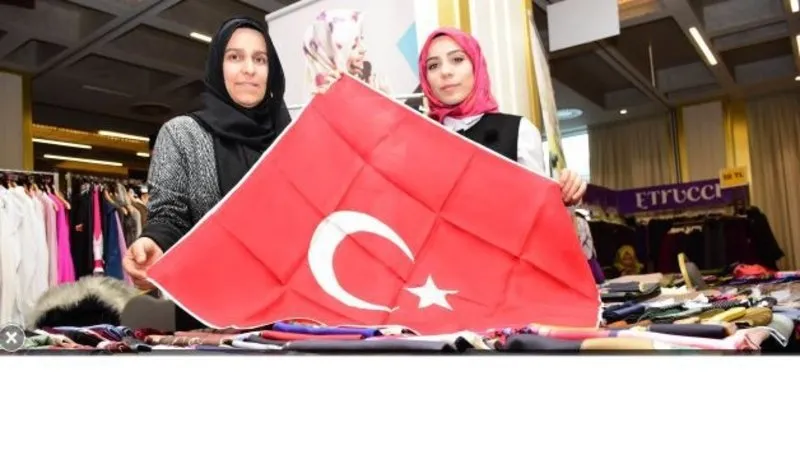 Turk Bayragindan Basortusu Tasarladi Moda Haberleri