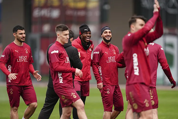 galatasarayda-kamp-kadrosu-belli-oldu-victor-osimhen-karari-1776432145184.jpeg