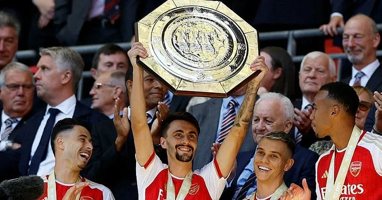 Arsenal, sezona kupayla başladı!