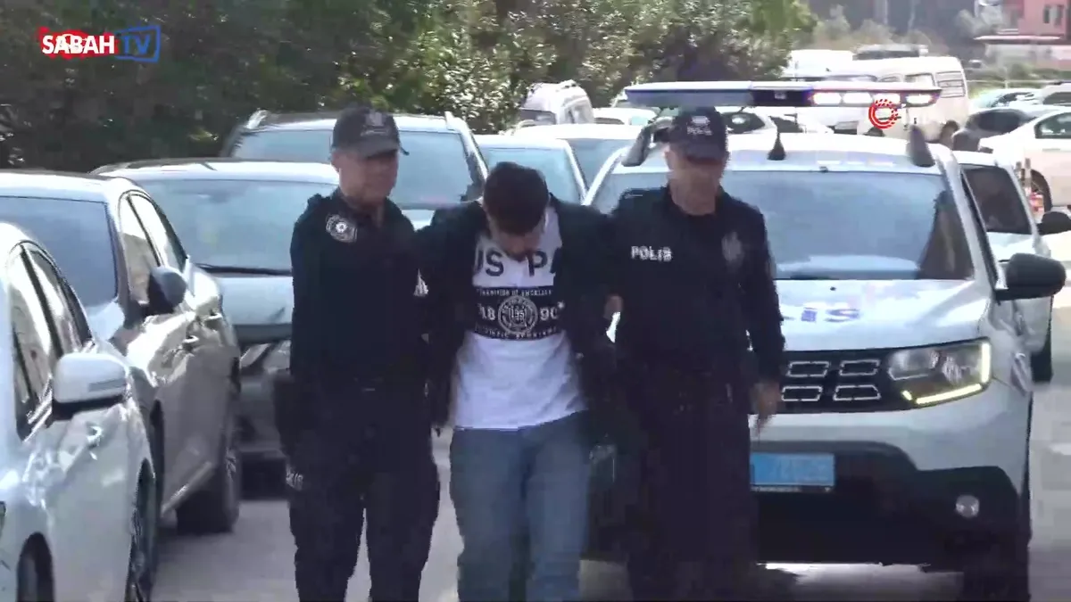 Ayağıyla araba süren şahıs tepki çekmişti: Ev hapsi ve her türlü motorlu araç kullanmama cezası verildi! | Video videosunu izle Ayağıyla araba süren şahıs tepki çekmişti: Ev hapsi ve her türlü motorlu araç kullanmama cezası verildi! | Video videosunu izle