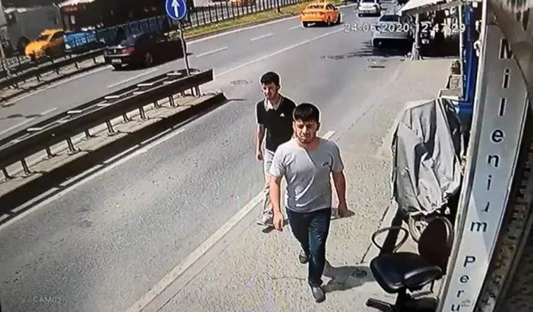 Taksim’de yürüyen vatandaşa kapkaç şoku! Kulağındaki telefonu çaldılar