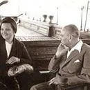 Partiye üye yazılan ilk kadın oldu