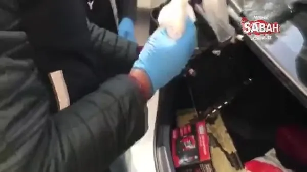 Suçüstü yakalandılar! Uyuşturucular radyo kutusunun içerisinden çıktı! | Video