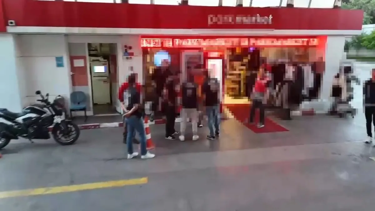 İstanbul merkezli 27 ilde ‘yatırım dolandırıcılığı’ yapan şebekeye operasyon: 79 tutuklama İstanbul merkezli 27 ilde ‘yatırım dolandırıcılığı’ yapan şebekeye operasyon: 79 tutuklama