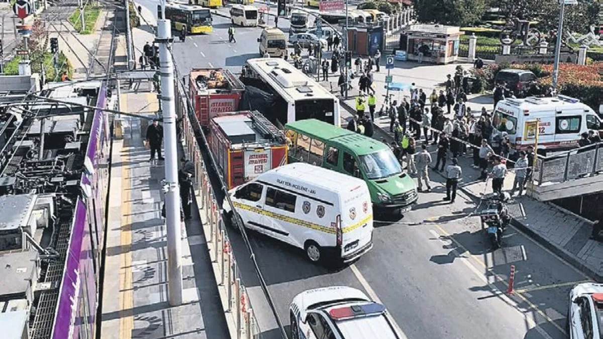 İETT otobüsünün çarptığı yaşlı kadın hayatını kaybetti İETT otobüsünün çarptığı yaşlı kadın hayatını kaybetti