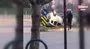 Döner kavşakta çarpışan 2 araçtan biri takla attı: 2 yaralı | Video