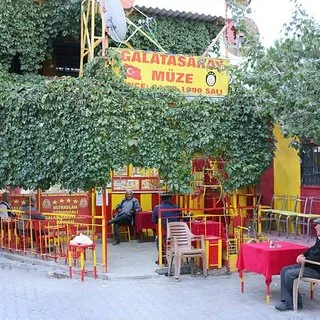 Bu kıraathanede Galatasaray'ı eleştirmek yasak