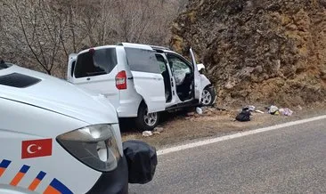 Tunceli-Erzincan Karayolu'nda feci kaza! Kontrolden çıkan araç kayaya çarptı: 1 ölü 5 yaralı! #tunceli