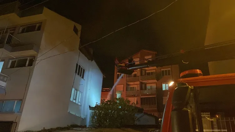Müstakil evde çıkan yangın panik yarattı: Yaşlı adam son anda kurtarıldı!