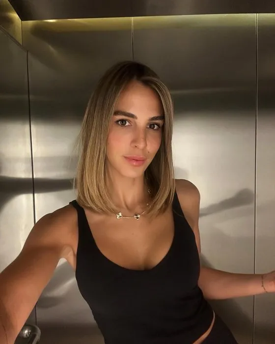 Hülya Koçyiğit’in güzeller güzeli torunu Aslışah Alkoçlar mest etti! Karın kaslarıyla herkesi kıskandırdı..