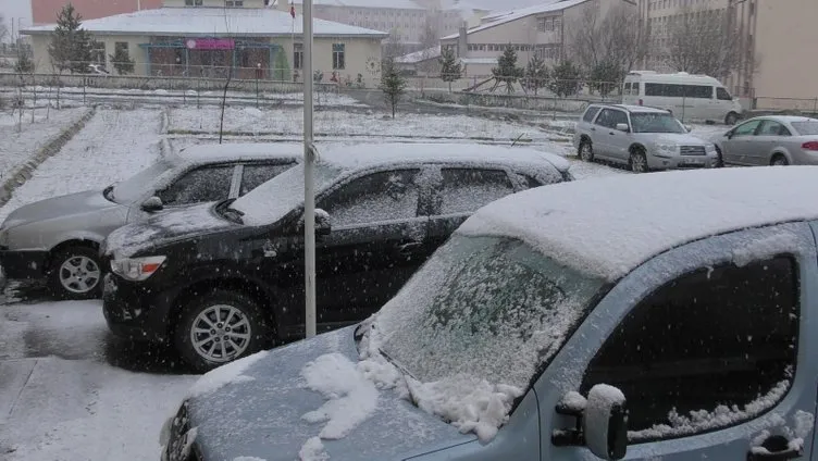 Ardahan’da yoğun kar yağışı ve tipi