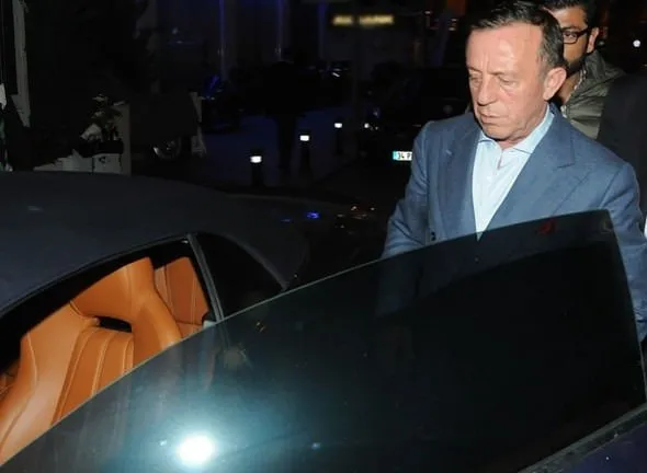 Ali Ağaoğlu yeni otomobili ile Bebek'te