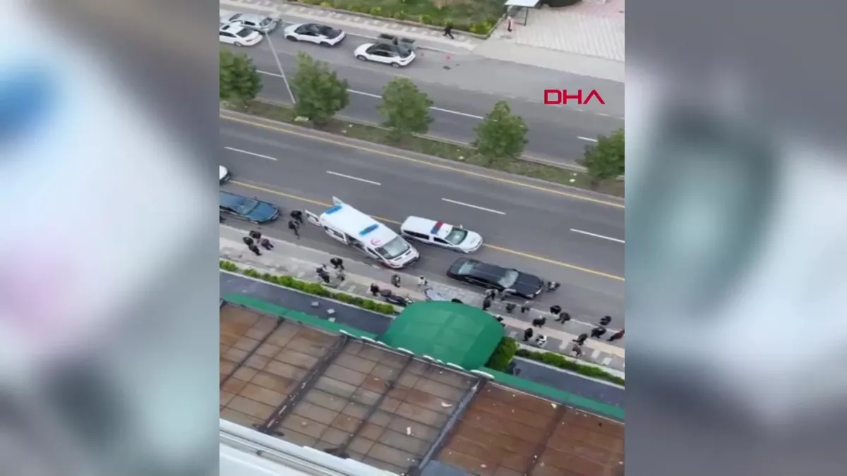 Diyarbakır’da kafeye silahlı saldırı: 1 yaralı videosunu izle Diyarbakır’da kafeye silahlı saldırı: 1 yaralı videosunu izle