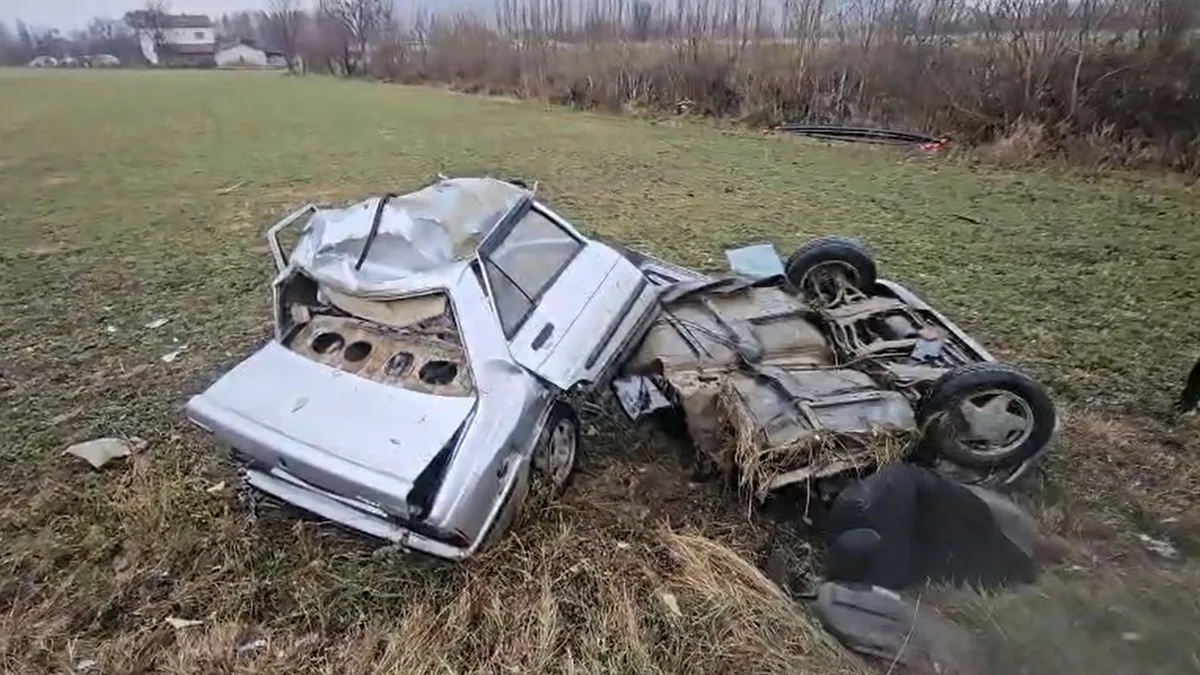 Tokat’ta feci kaza: Yol kenarındaki ağaca çarpan otomobil ikiye bölündü! Tokat’ta feci kaza: Yol kenarındaki ağaca çarpan otomobil ikiye bölündü!
