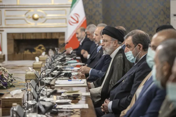 son-dakika-baskan-erdogan-ve-iran-cumhurbaskani-reisi-ticarette-yeni-hedefi-acikladi-enerji-krizi-surerken-cok-1658230034504.jpg