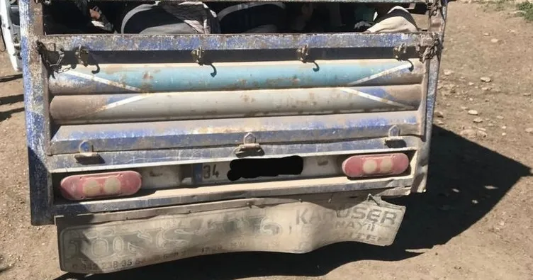 Kamyonetten 35 Afgan çıktı