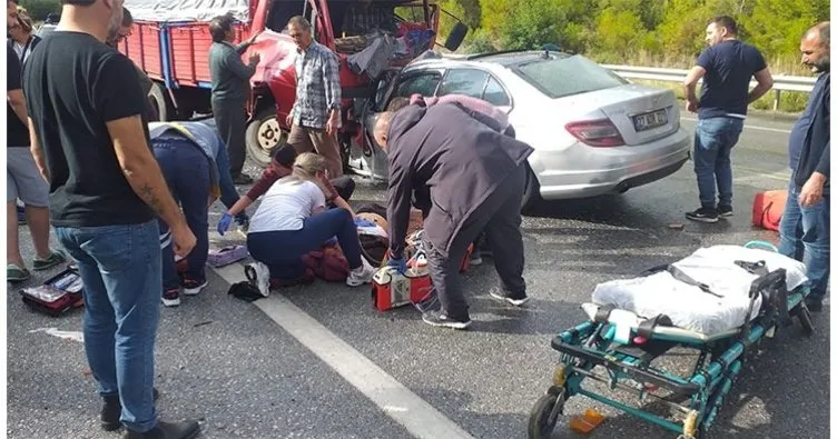 Antalya’da korkunç kaza: 2 ölü 6 yaralı